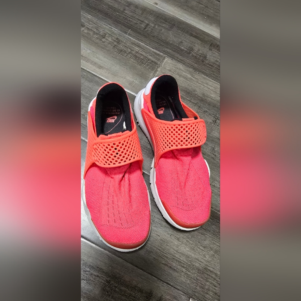 Nike shoes US size 7 EUR size 38. Like new .wear just a couple of times like new